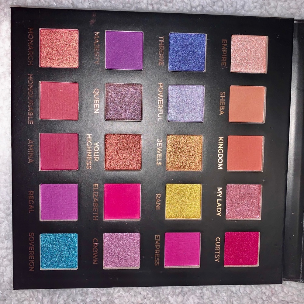 The Queen Eloise palatte